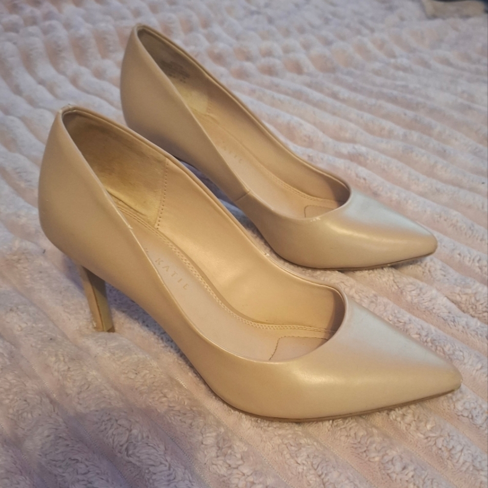 👠Kelly & Katie Nude Beige Pointed Toe Pumps Heels